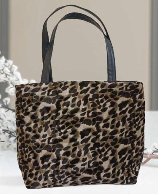 Sathié Tiger Print Tote Bag: Bold Fashion Trend You Can’t Ignore
